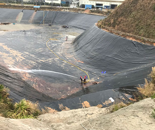 西乌珠穆沁废水池清理